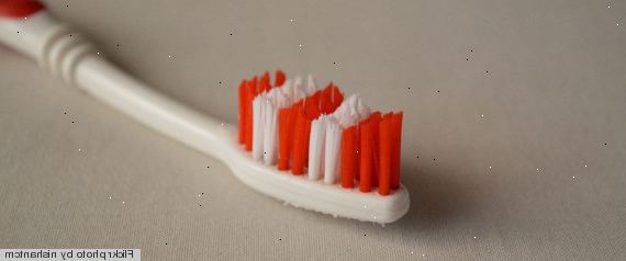 När ska kasta din tandborste bort. Regelbundet var tredje månad.