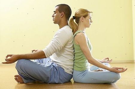 Den fysiska poser i yoga är mycket lika sträckning.